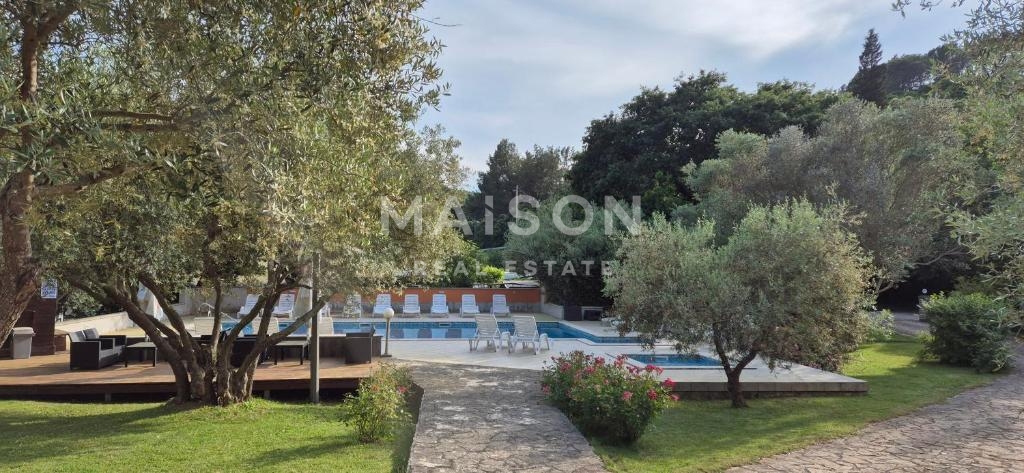 Commerciale Krnica, Marčana, 1.600m2