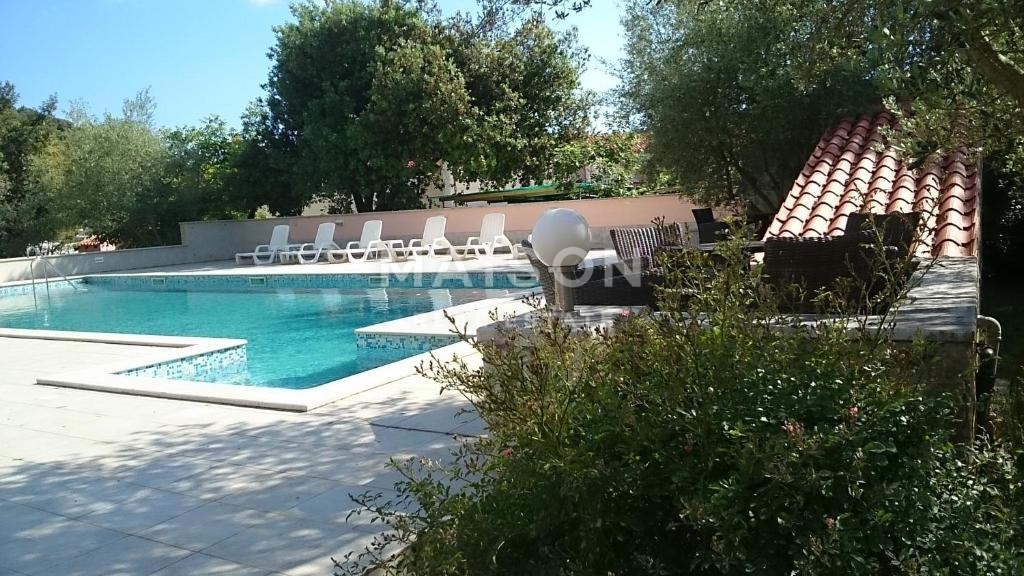 Commerciale Krnica, Marčana, 1.600m2