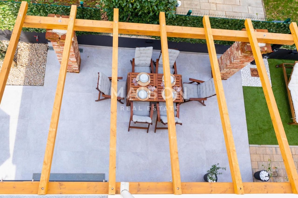 Malinska, casa di lusso arredata con giardino e vista mare