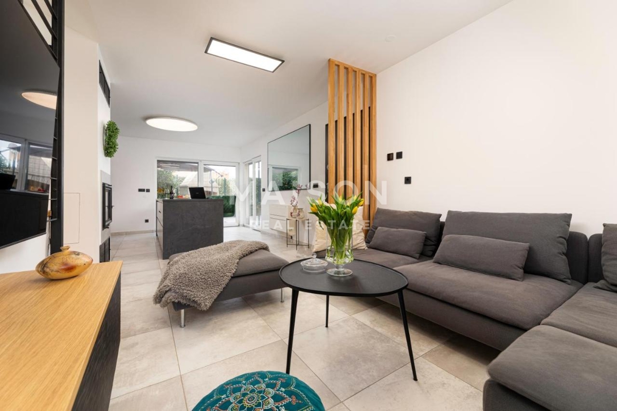 Malinska, casa di lusso arredata con giardino e vista mare