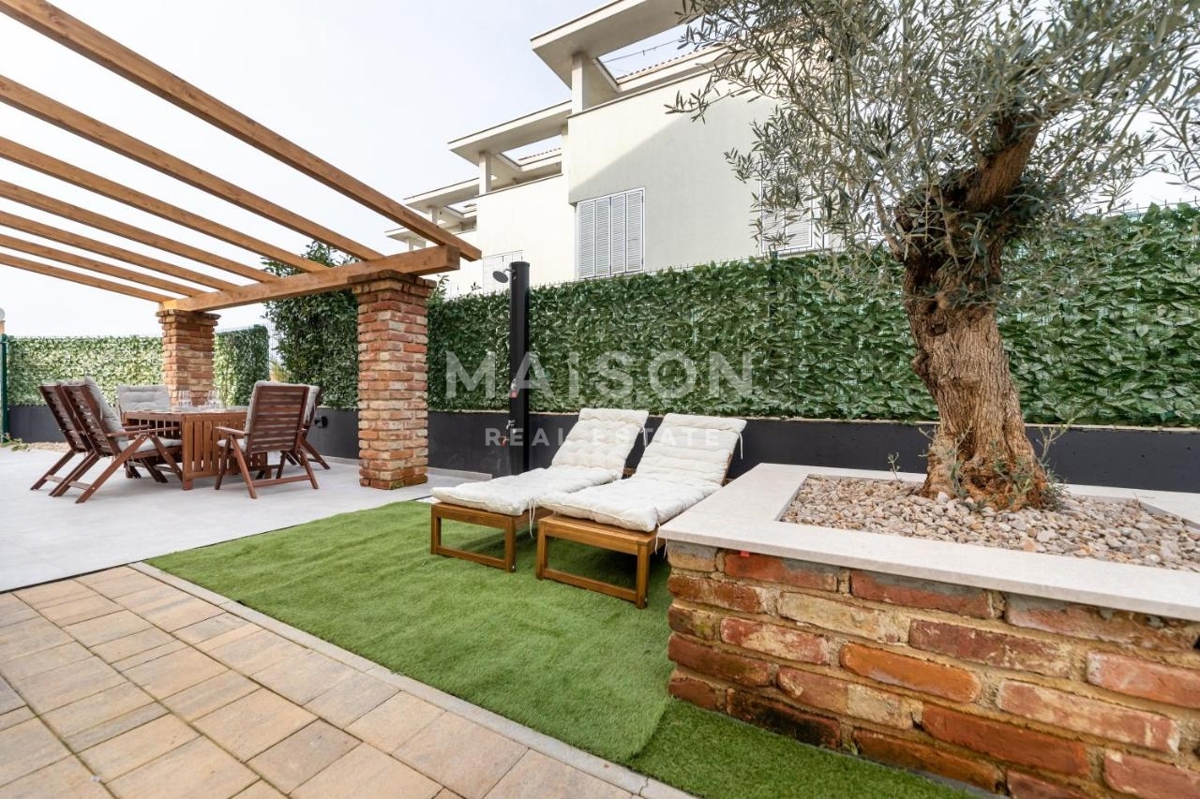 Malinska, casa di lusso arredata con giardino e vista mare