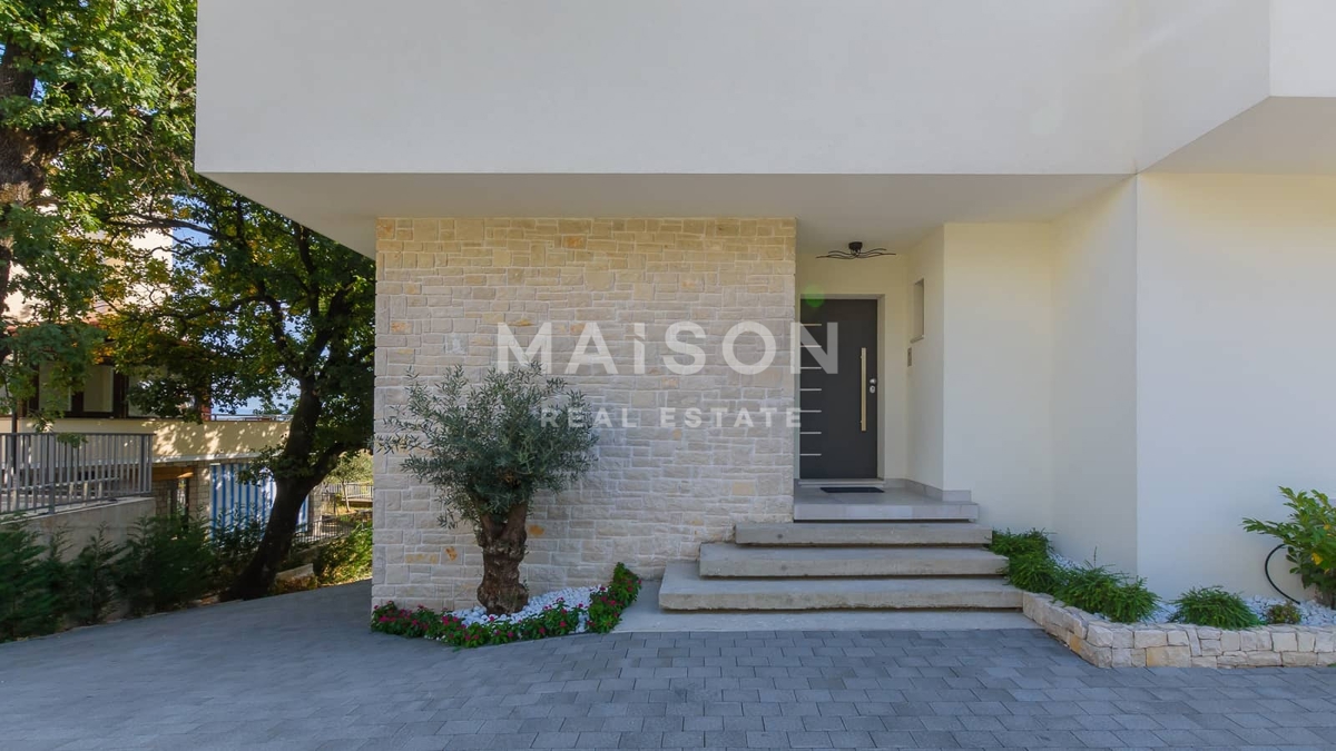 Villa Pobri, Opatija - Okolica, 250m2