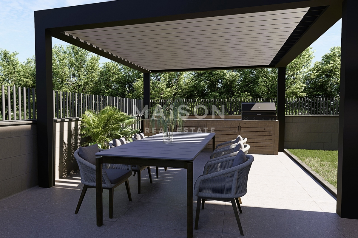 Terreno edificabile vicino a Malinska per una casa bifamiliare con due piscine