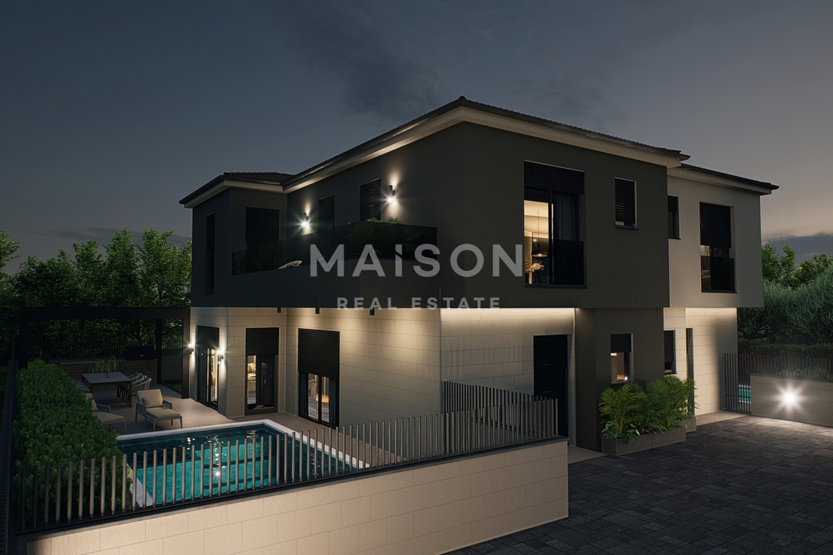 Terreno edificabile vicino a Malinska per una casa bifamiliare con due piscine