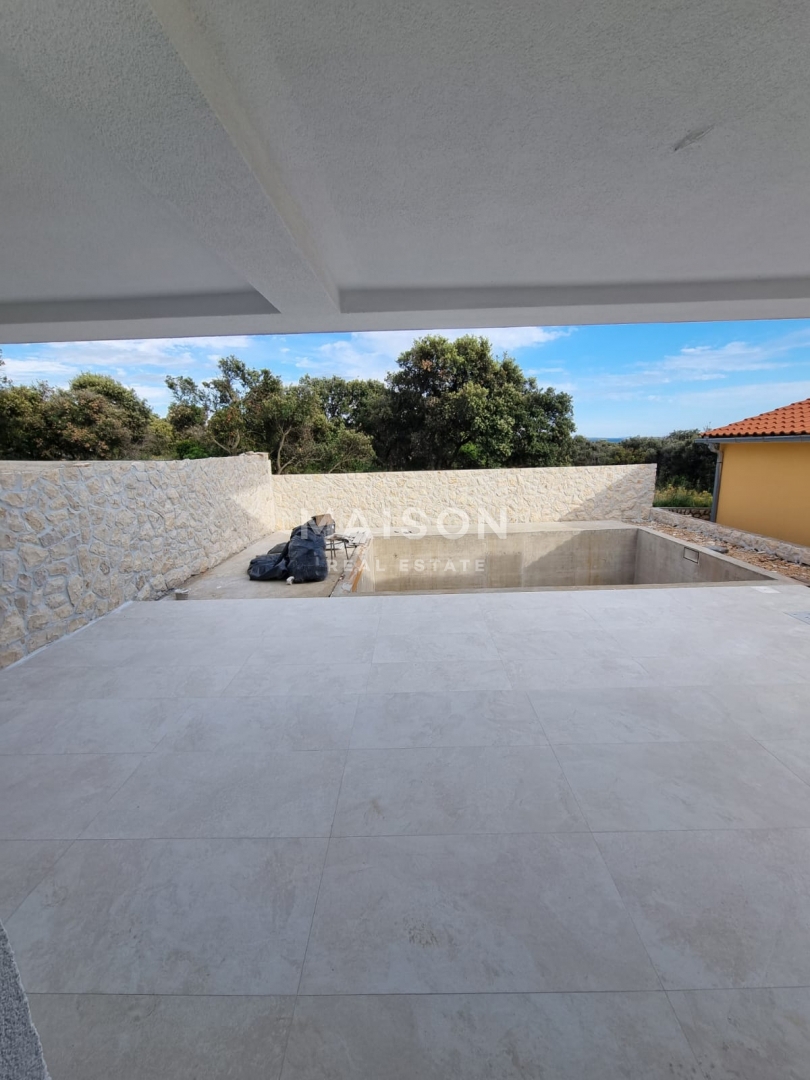 Appartamento con Tre Camere e Piscina, a 250 m dalla Spiaggia – Mandre, Pag