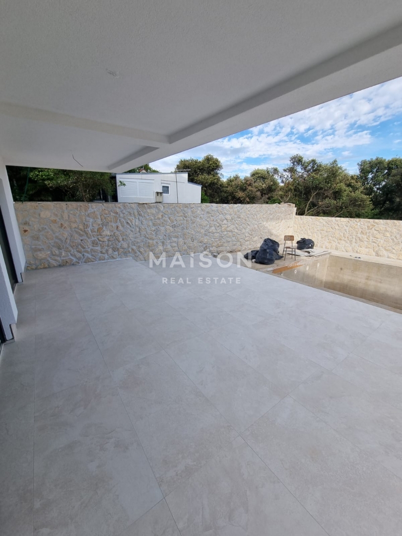 Appartamento con Tre Camere e Piscina, a 250 m dalla Spiaggia – Mandre, Pag