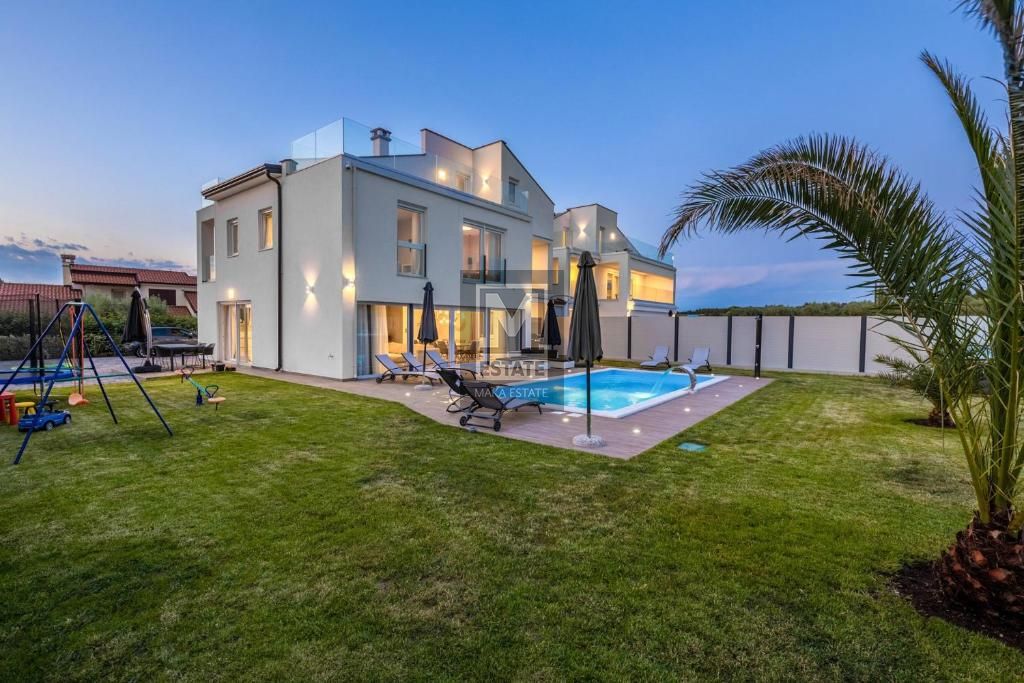 Parenzo, dintorni, villa di lusso con vista mare