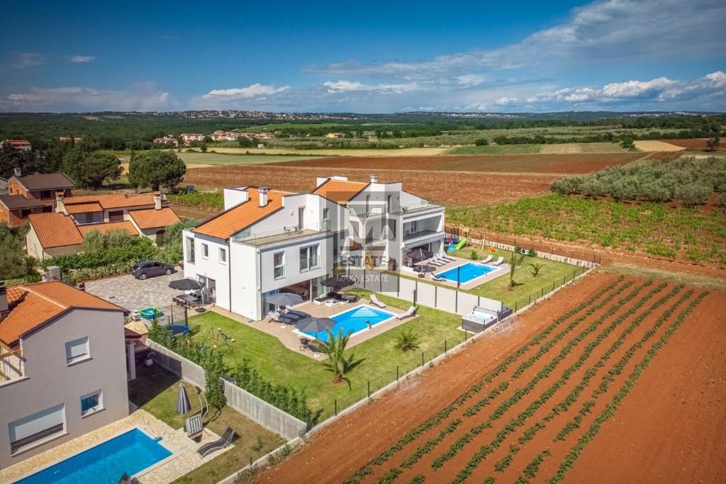 Parenzo, dintorni, villa di lusso con vista mare