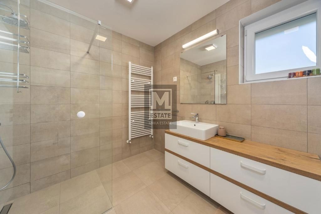 Parenzo, dintorni, villa di lusso con vista mare