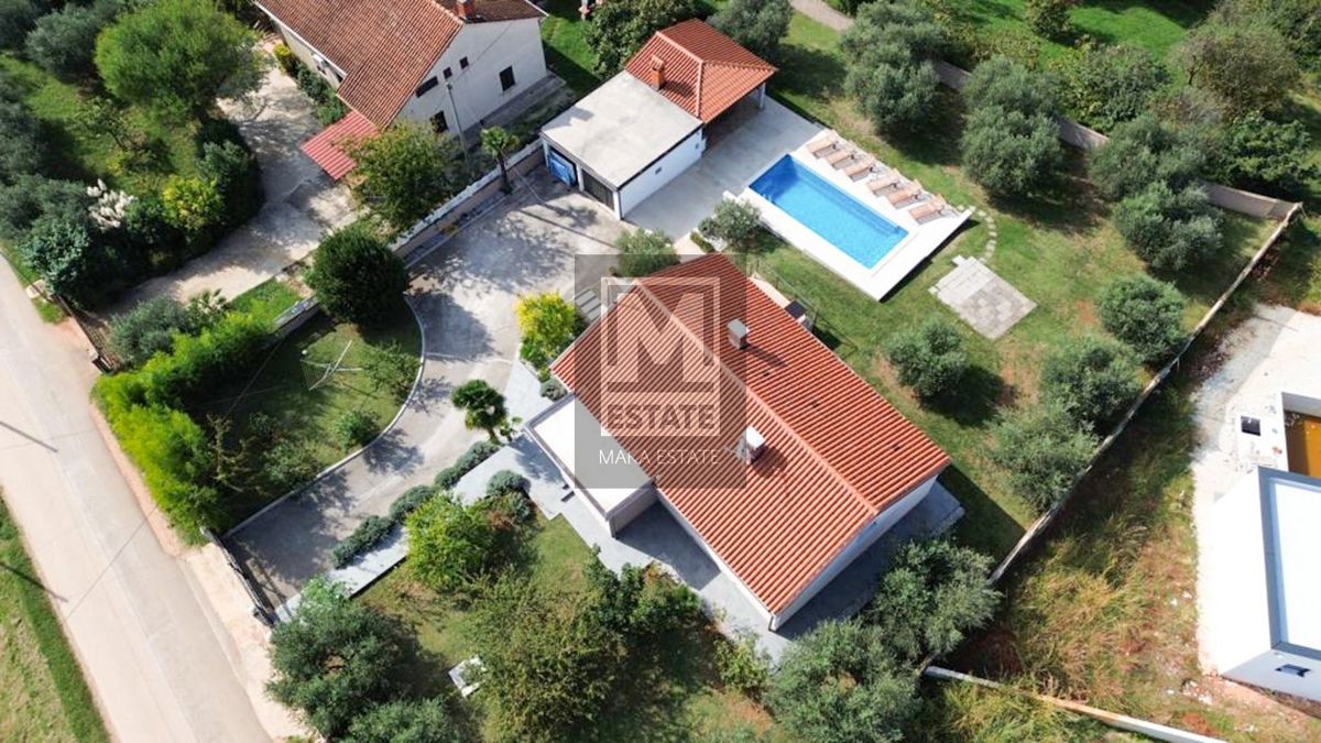 Parenzo, dintorni, villa con piscina e ampio giardino!