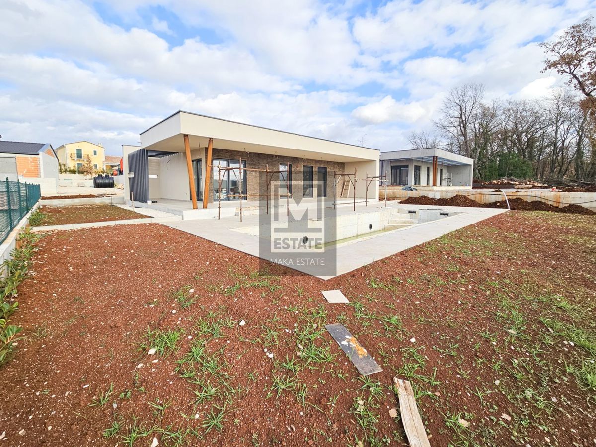 Parenzo, dintorni, piano terra con piscina!