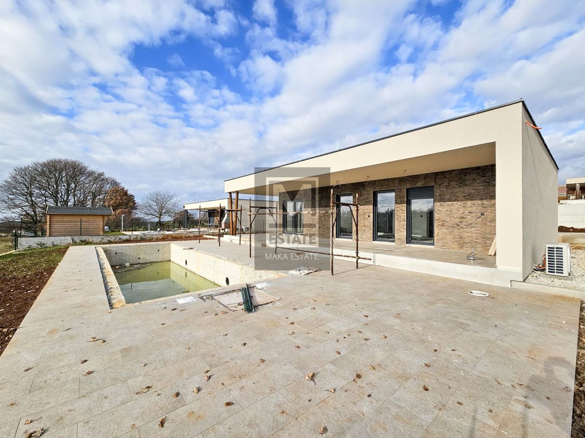 Parenzo, dintorni, piano terra con piscina!