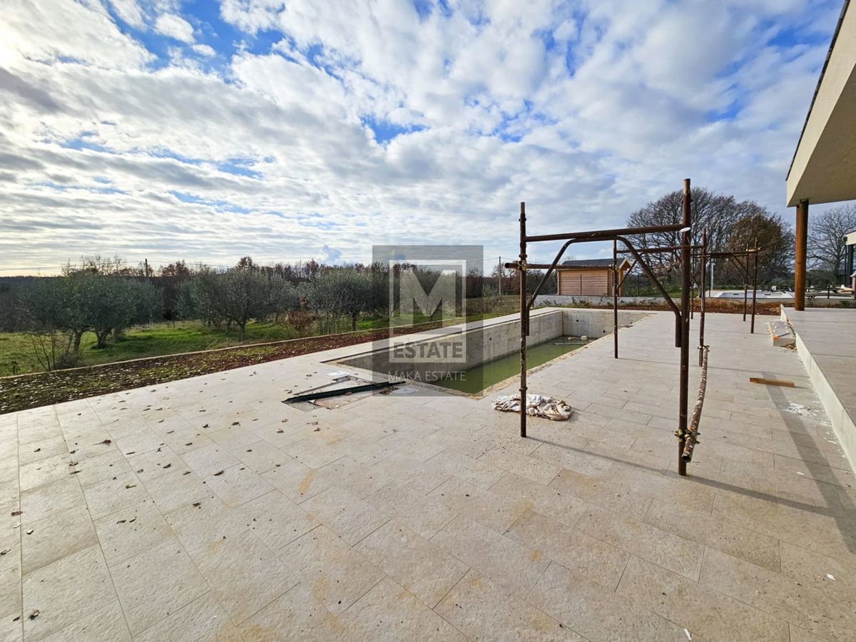 Parenzo, dintorni, piano terra con piscina!