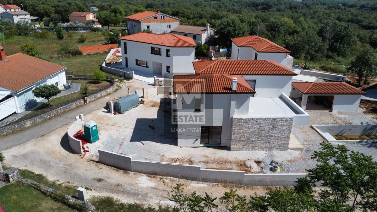 Parenzo, dintorni, Casa moderna con piscina