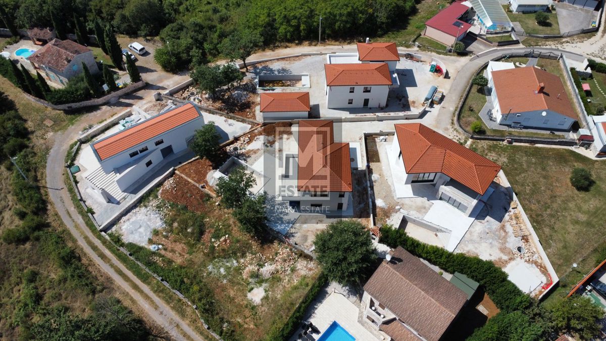 Parenzo, dintorni, Casa moderna con piscina