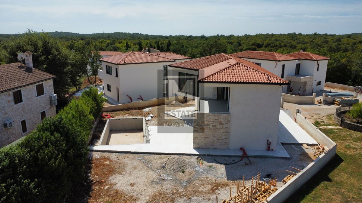 Parenzo, dintorni, Casa moderna con piscina