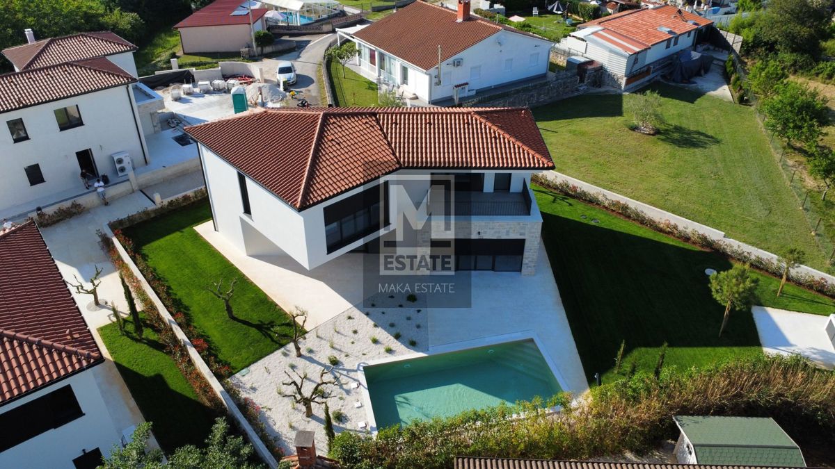 Parenzo, dintorni, Casa moderna con piscina