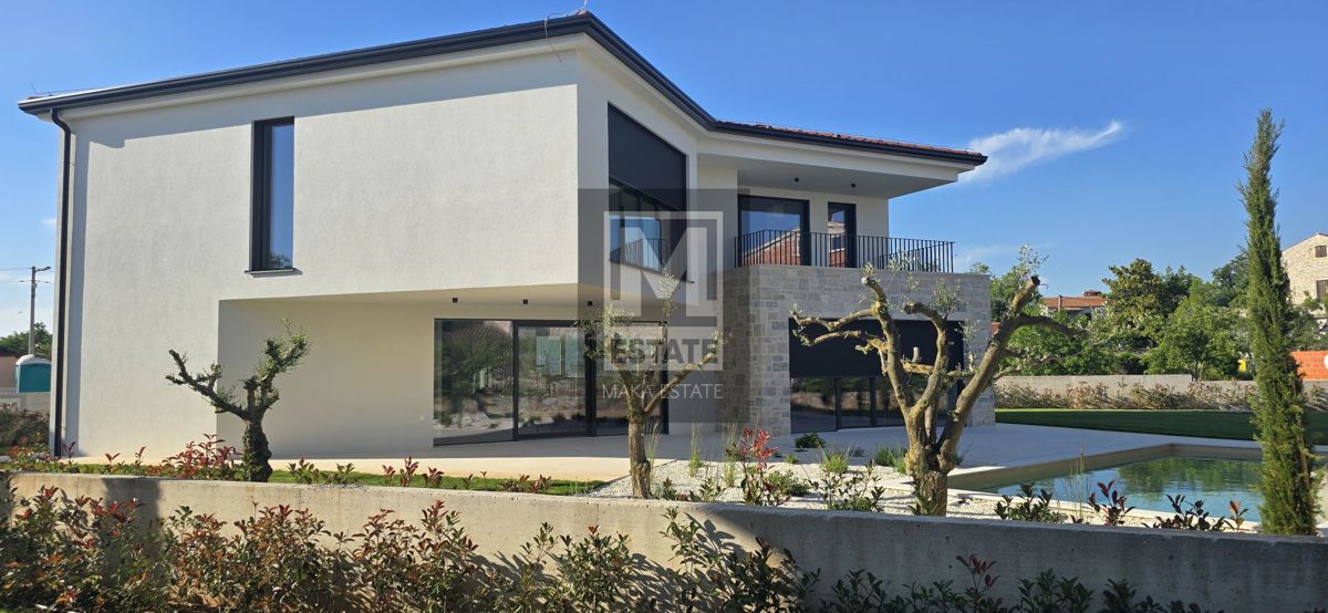Parenzo, dintorni, Casa moderna con piscina