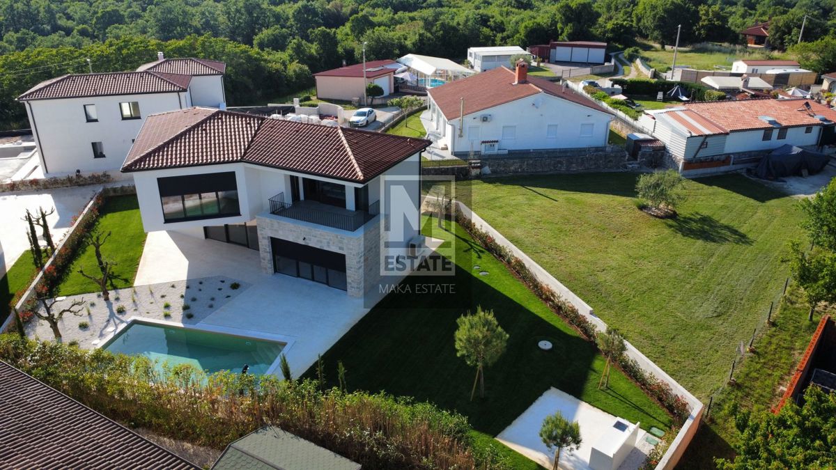 Parenzo, dintorni, Casa moderna con piscina