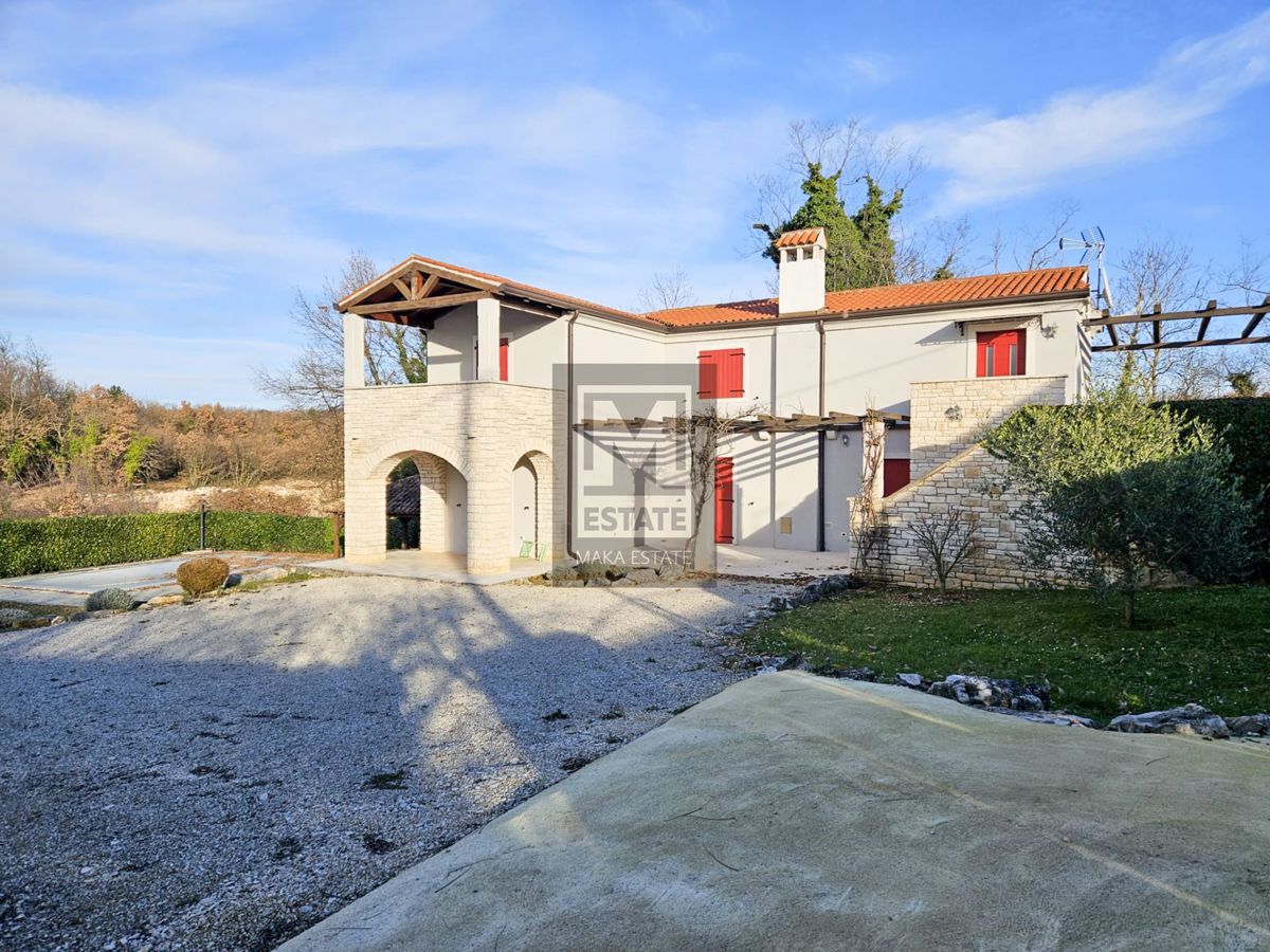 Parenzo, dintorni, villa con due appartamenti, ampio giardino e piscina!