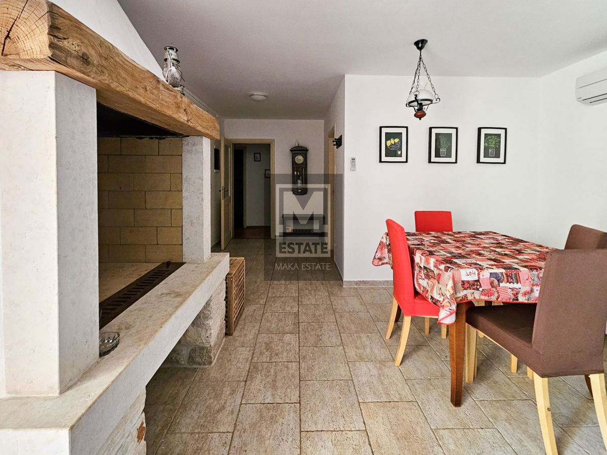 Parenzo, dintorni, villa con due appartamenti, ampio giardino e piscina!