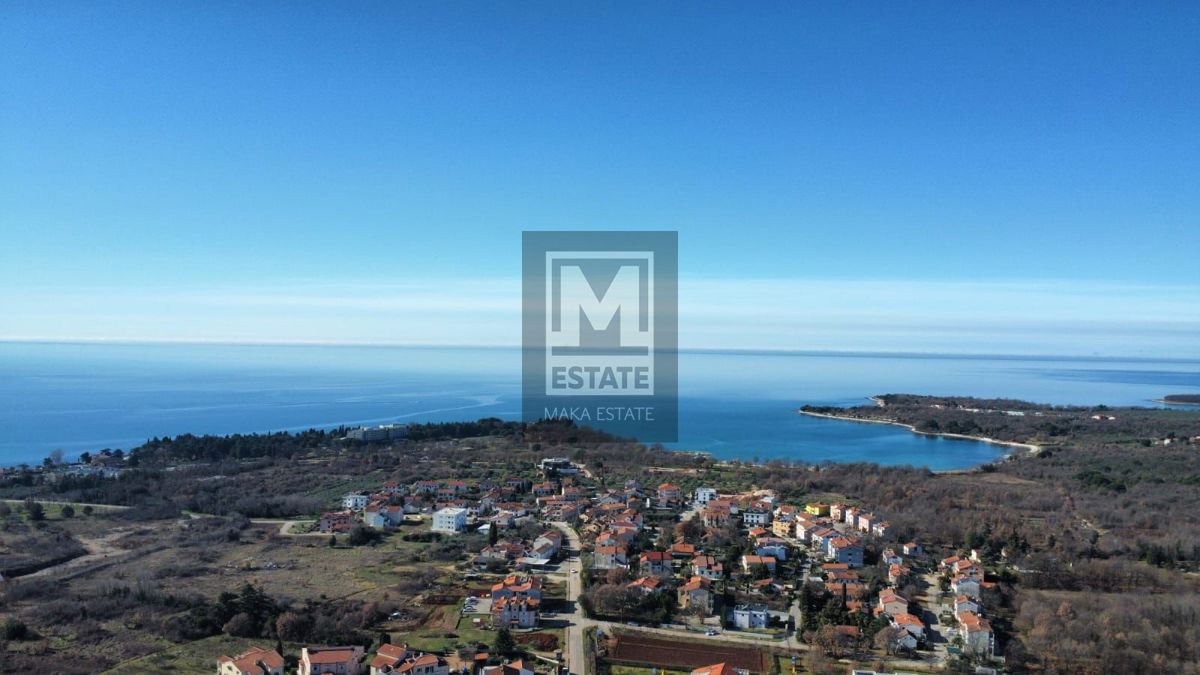 Parenzo, un'eccellente casa ultima di fila con vista sul mare e piscina!