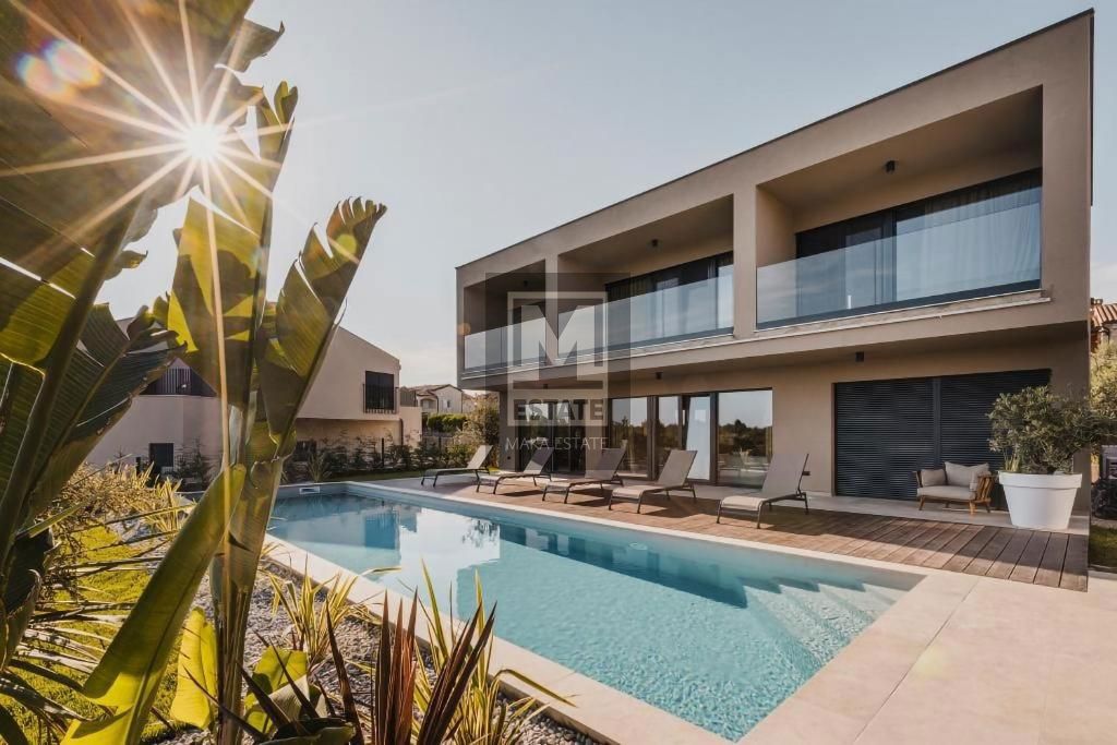 Parenzo, dintorni, Villa di lusso a 600 metri dal mare