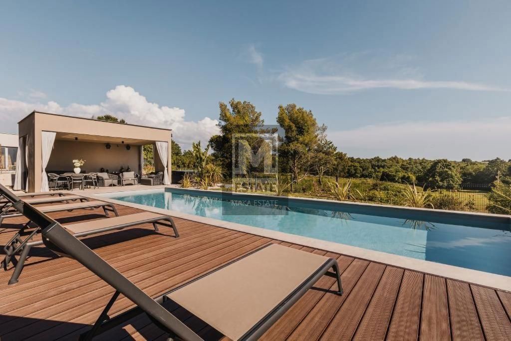 Parenzo, dintorni, Villa di lusso a 600 metri dal mare