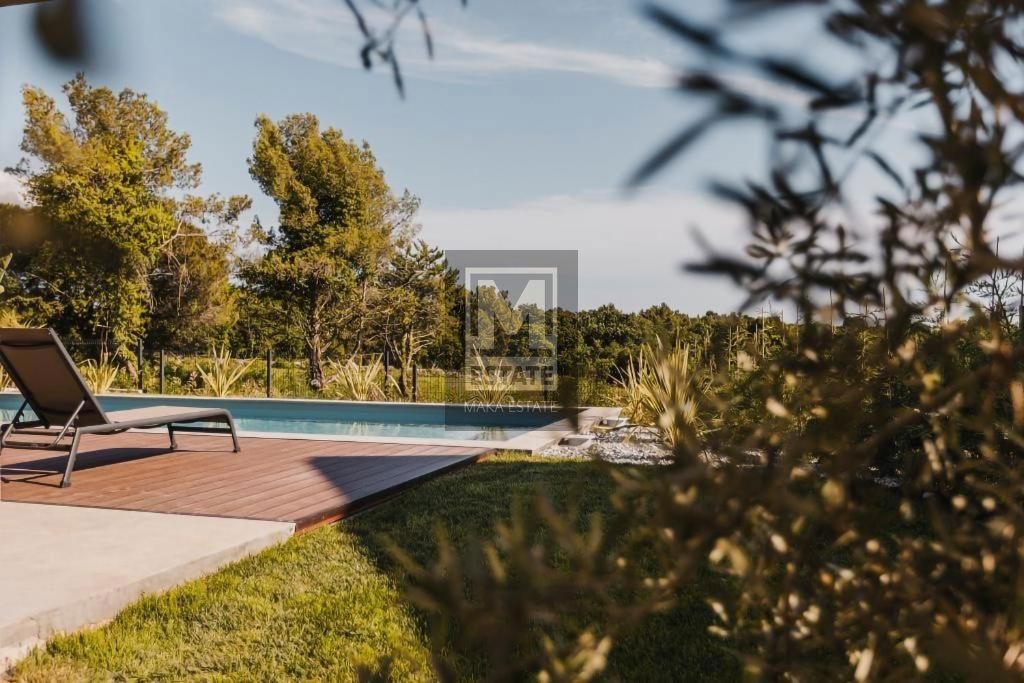 Parenzo, dintorni, Villa di lusso a 600 metri dal mare