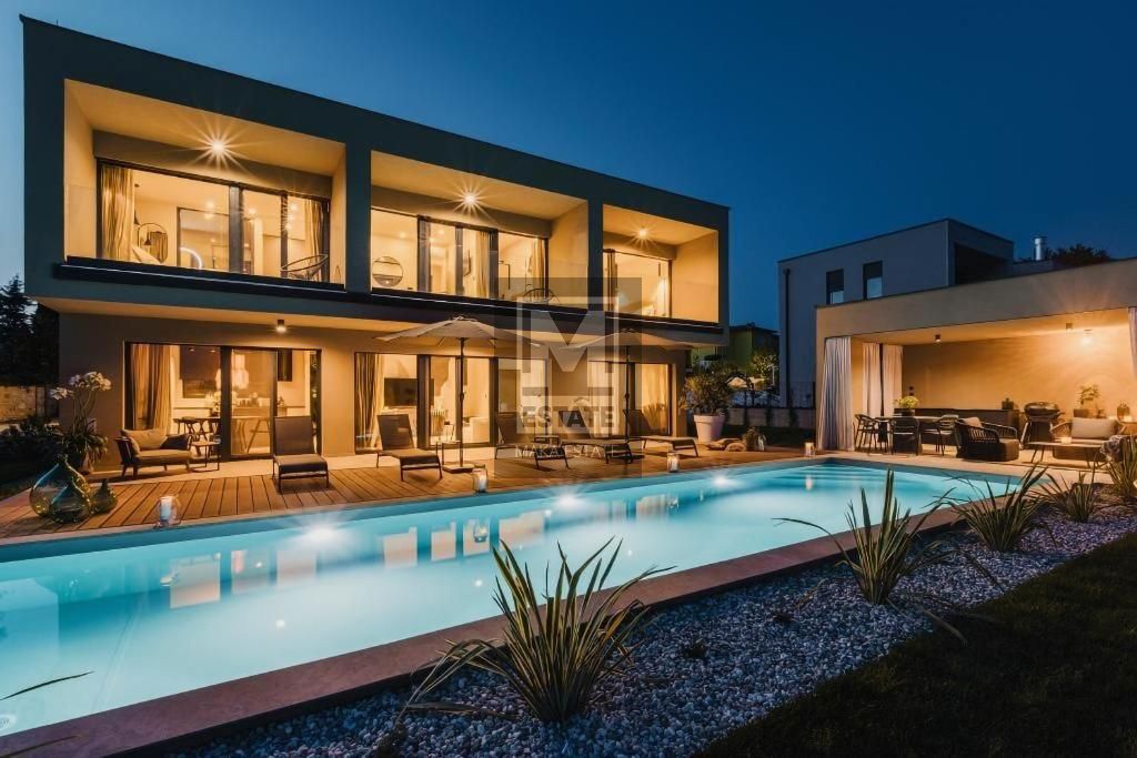 Parenzo, dintorni, Villa di lusso a 600 metri dal mare