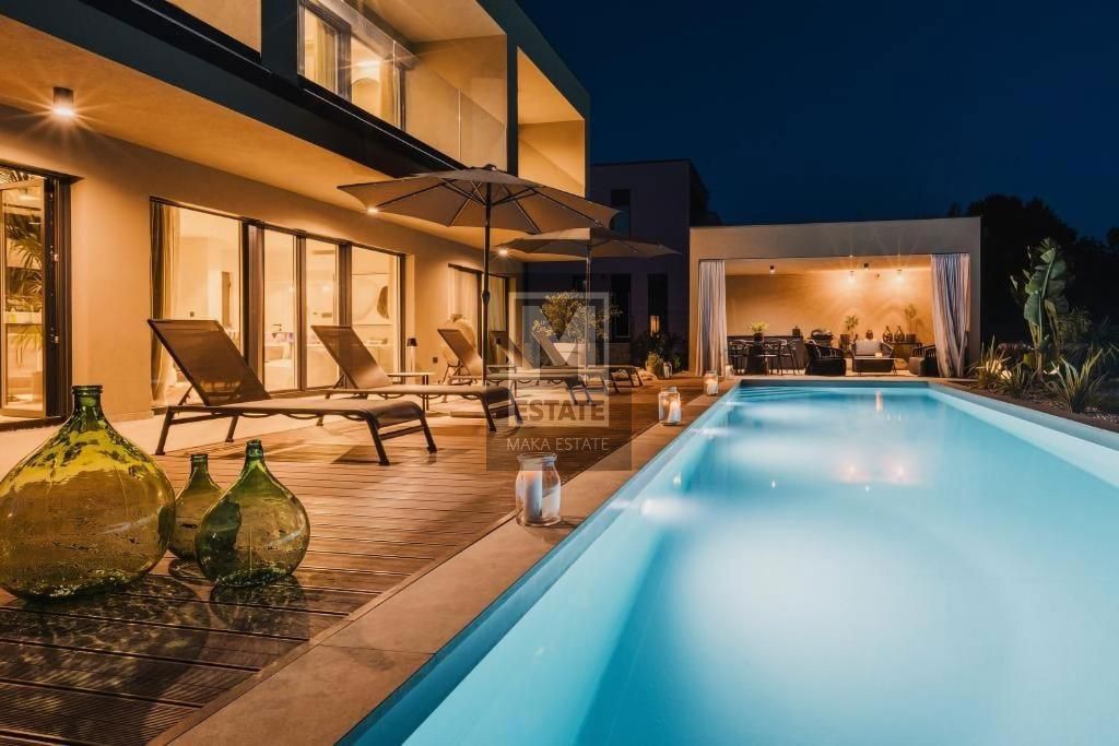 Parenzo, dintorni, Villa di lusso a 600 metri dal mare