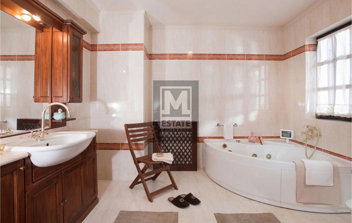 Poreč, dintorni, eccellente casa distaccata con una piscina a 2,5 km dalla città!