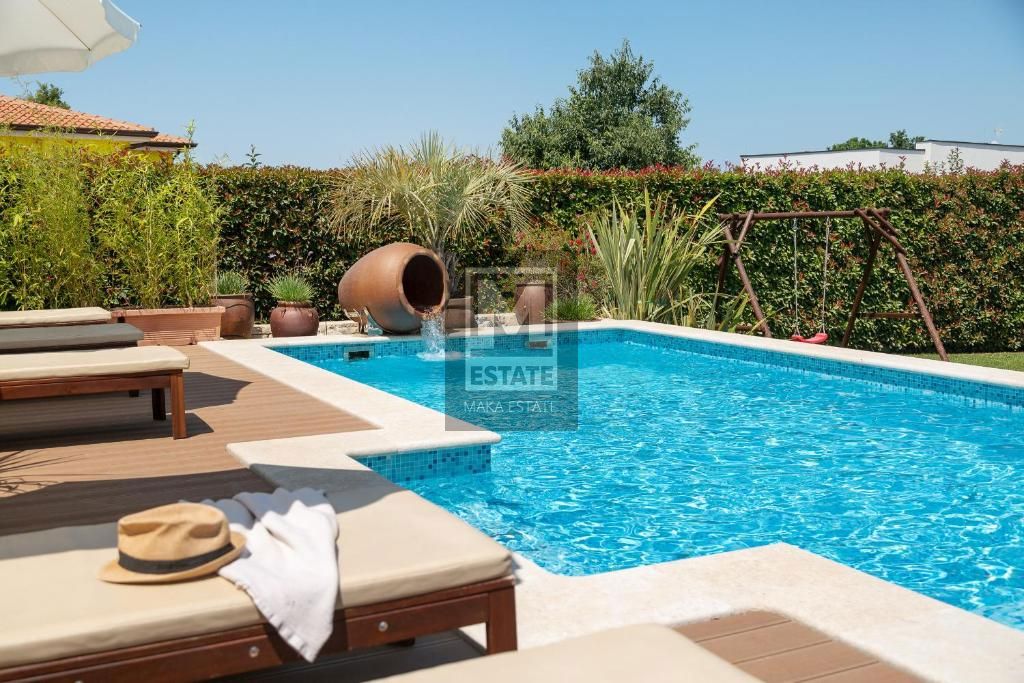 Poreč, dintorni, eccellente casa distaccata con una piscina a 2,5 km dalla città!