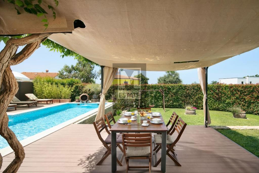 Poreč, dintorni, eccellente casa distaccata con una piscina a 2,5 km dalla città!