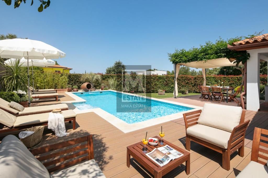 Poreč, dintorni, eccellente casa distaccata con una piscina a 2,5 km dalla città!