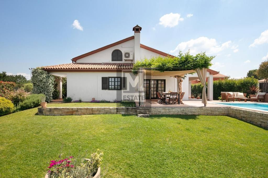 Poreč, dintorni, eccellente casa distaccata con una piscina a 2,5 km dalla città!