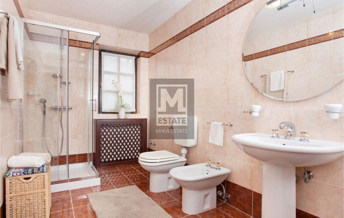 Poreč, dintorni, eccellente casa distaccata con una piscina a 2,5 km dalla città!