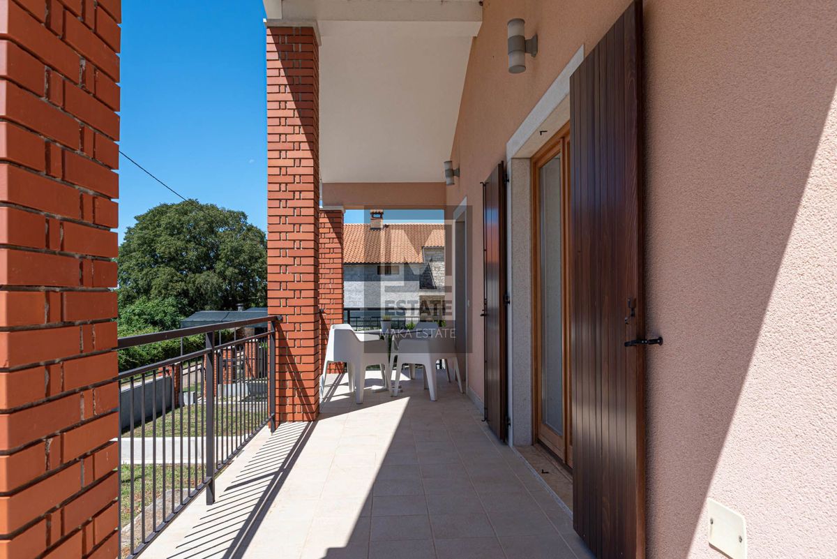 Parenzo, dintorni, ottima casa arredata al piano terra con piscina