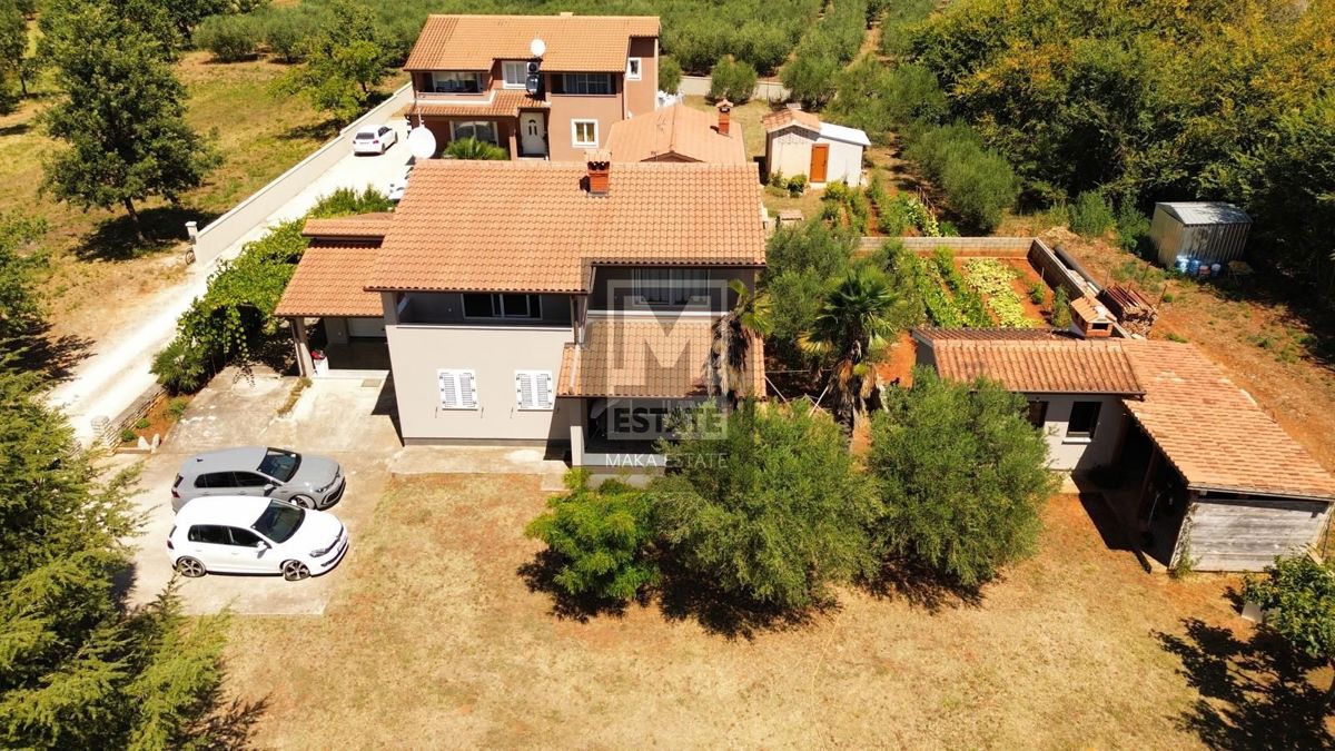 Parenzo, dintorni, casa con ampio giardino, a 2 km dal mare