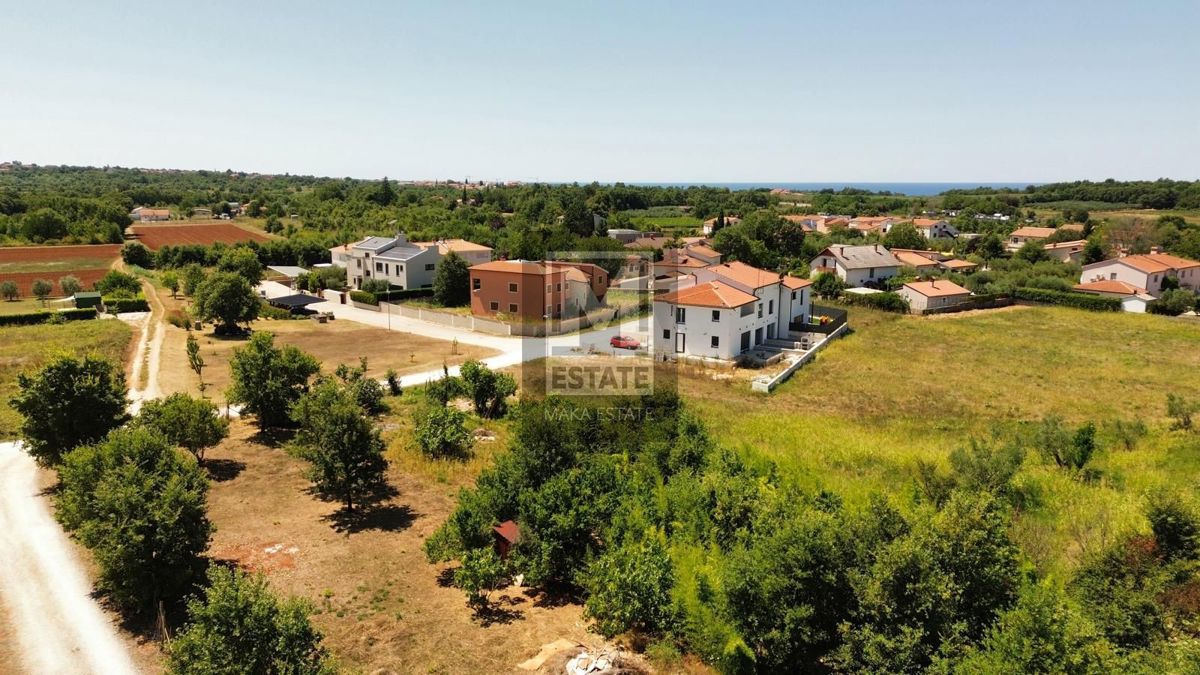 Parenzo, dintorni, casa con ampio giardino, a 2 km dal mare