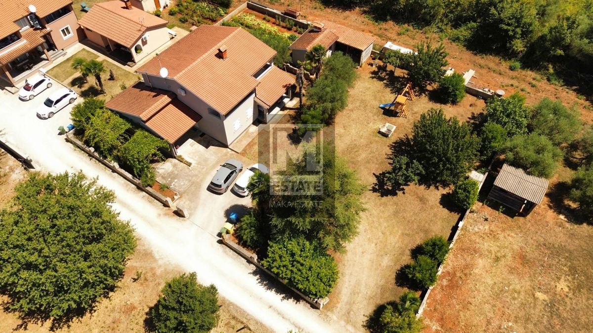 Parenzo, dintorni, casa con ampio giardino, a 2 km dal mare