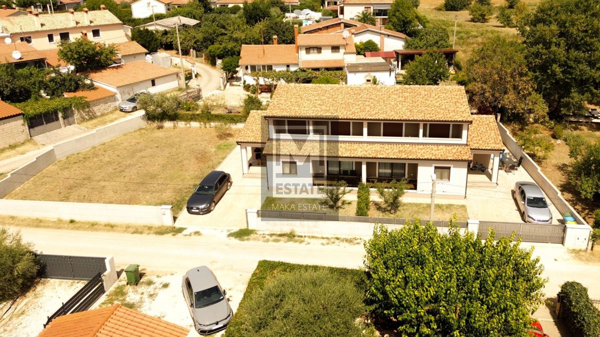 Parenzo, dintorni, ottima casa bifamiliare vicino al mare