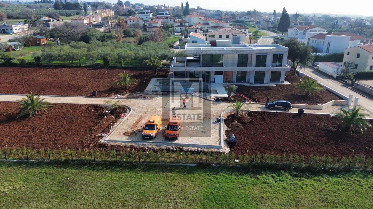 Parenzo, Vabriga , Villa di lusso con ampio giardino e vista sul mare!