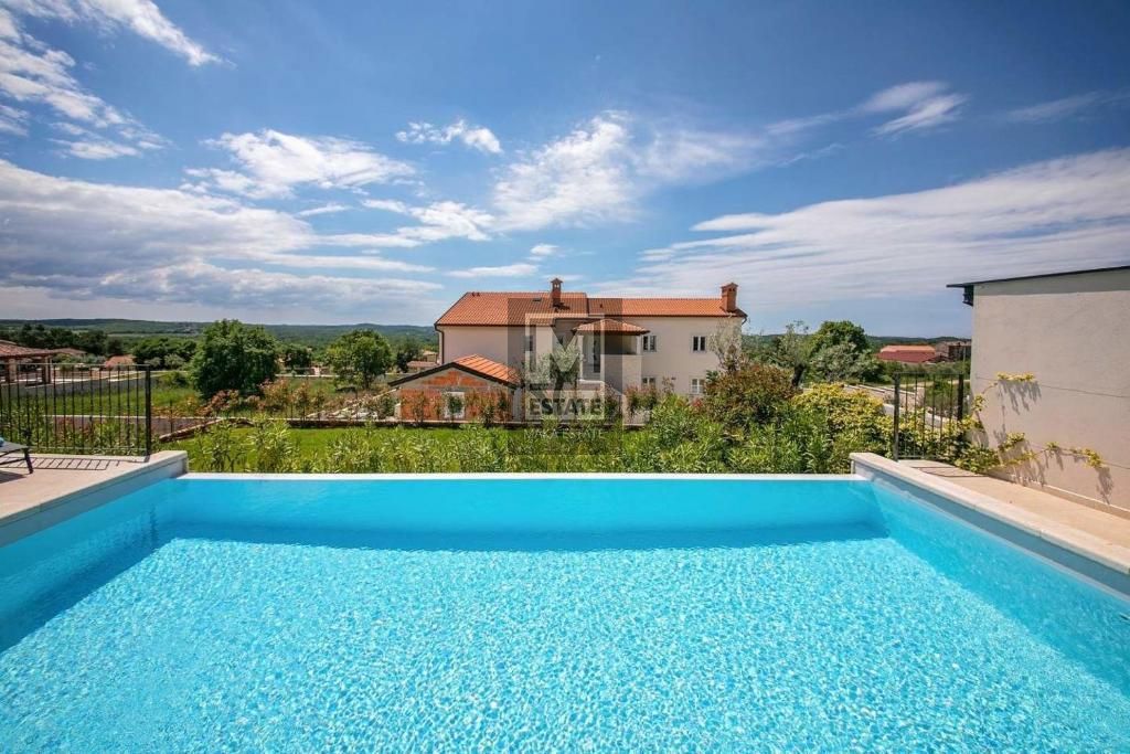 Parenzo, dintorni, lusso, villa con piscina e vista mare!