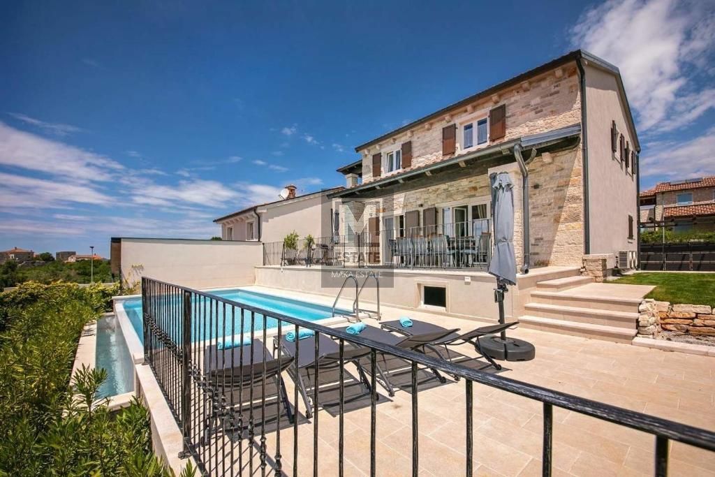 Parenzo, dintorni, lusso, villa con piscina e vista mare!