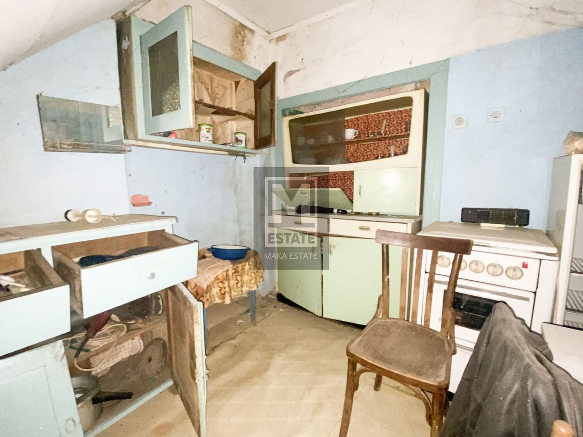 Parenzo, dintorni, Tre case da ristrutturare