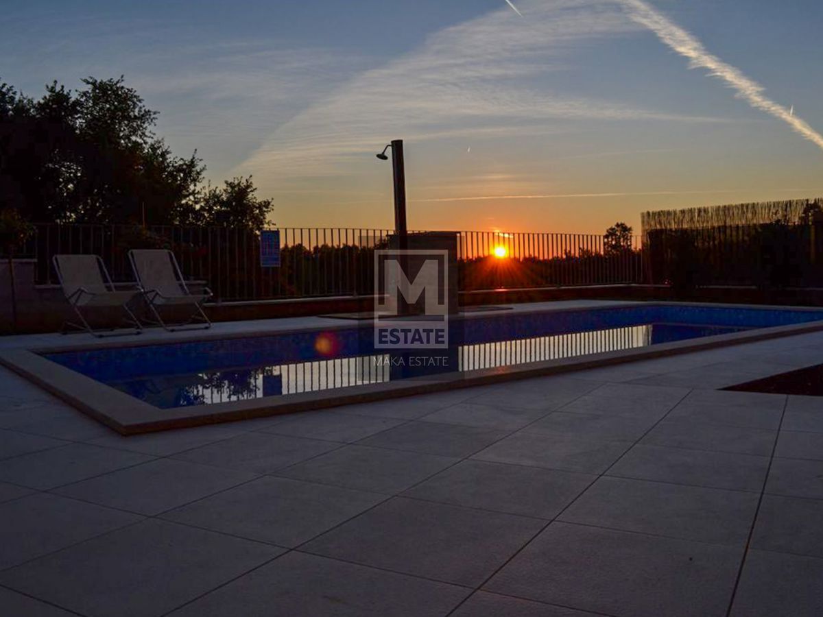 Parenzo, dintorni, villa indipendente con piscina!