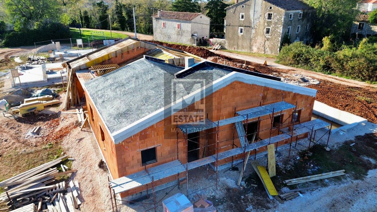 Parenzo, dintorni, casa al piano terra con piscina in costruzione!