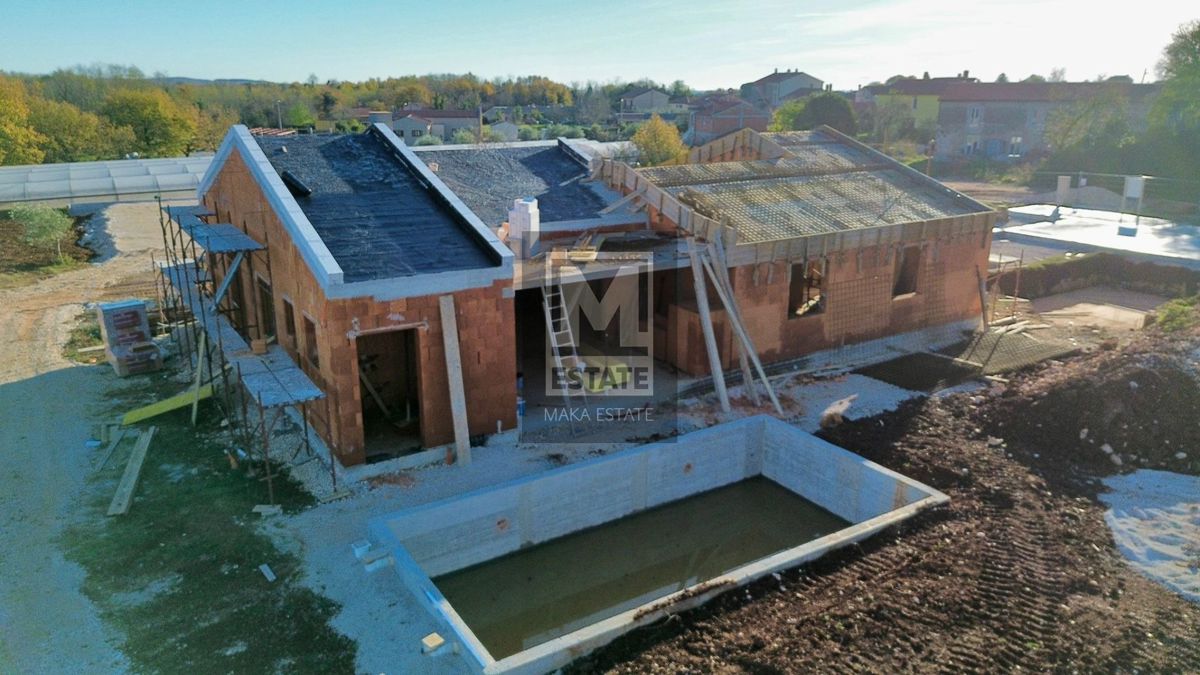 Parenzo, dintorni, casa al piano terra con piscina in costruzione!