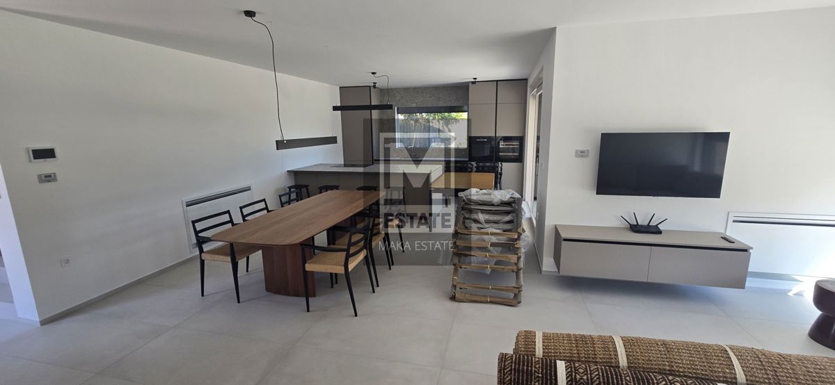 Parenzo, dintorni, Casa moderna con piscina e sauna